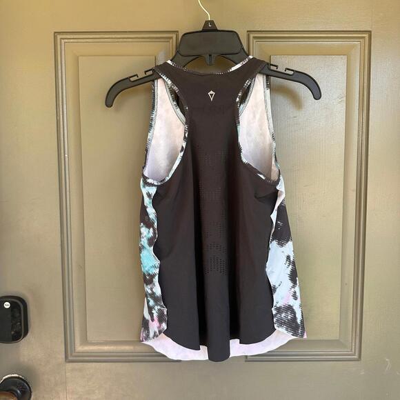 Ivivva by Lululemon Set Motion Vented Cut Out Tank 10 - Picture 3 of 3